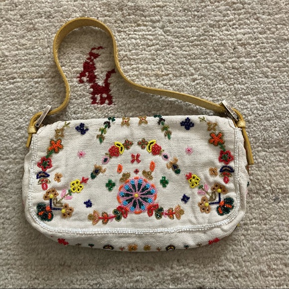 🚫SOLD🚫 AUTH FENDI BEADED COTTON LINEN SNAKE BAGUETTE BAG SEX & THE CITY!! - Picture 2 of 16